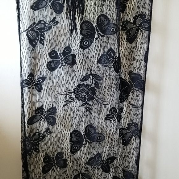 Black butterfly shawl 🦋 - Picture 5 of 8